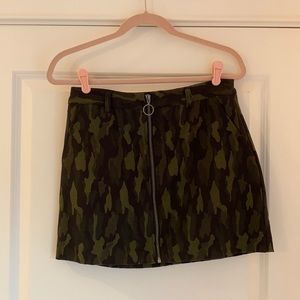 Camo mini skirt